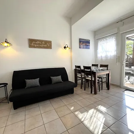 Saint-florent T2 Avec Terrasse Piscine