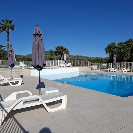Saint-florent T2 Avec Terrasse Piscine *