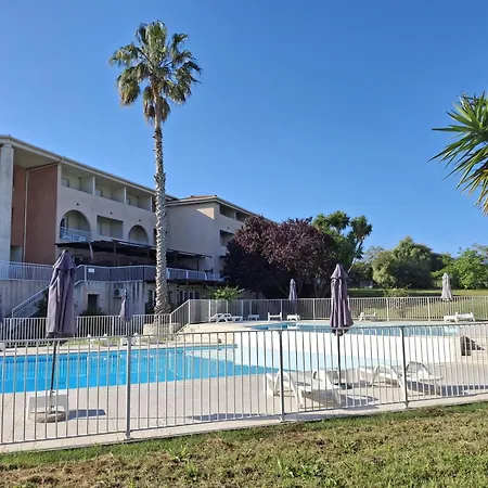 Saint-florent T2 Avec Terrasse Piscine